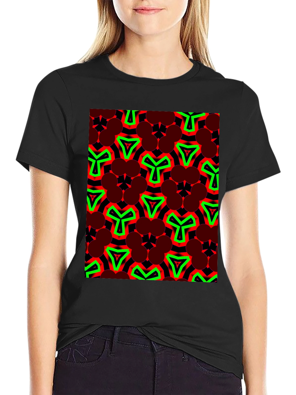 Bold Geometric Print T-Shirt - Eye-Catching Design
